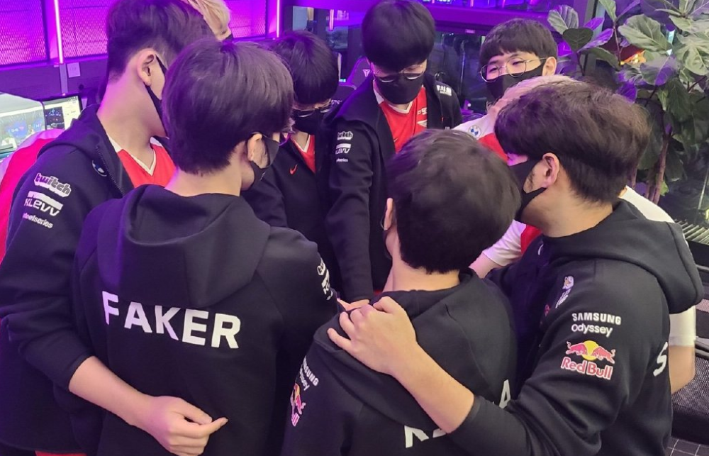 与更衣室情 与更衣室情